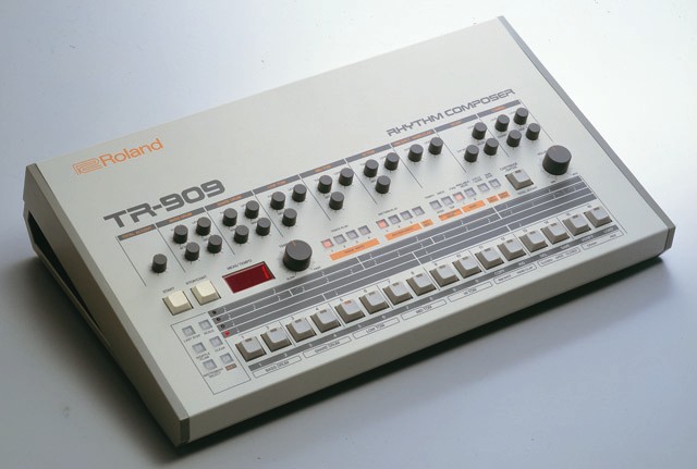 Roland - Company - ニュースリリース - 2016 - 歴代の名機を
