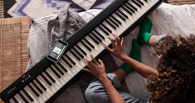 【FP-10】 88鍵モデル最小クラスの本格派ポータブル・ピアノ